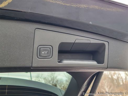 Used 2023 Cadillac XT4 Luxury w/ Cold Weather Package image 29