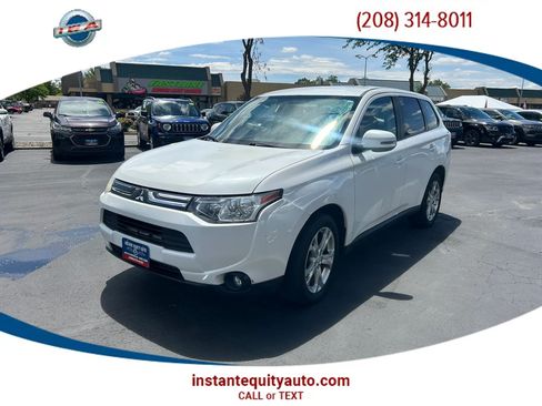 Used 2014 Mitsubishi Outlander SE AWD/4WD image 1