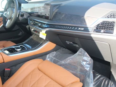 New 2026 BMW X5 xDrive40i w/ M Sport Package image 24