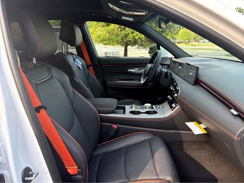 New 2026 Genesis GV70 2.5T Advanced AWD/4WD image 18