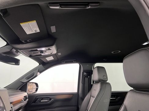 Used 2025 GMC Yukon XL Denali image 24