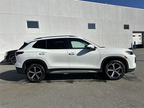 New 2025 Volkswagen Tiguan SE image 6