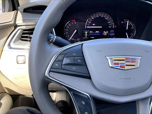 Used 2018 Cadillac XT5 Luxury w/ Driver Awareness Package AWD/4WD image 21