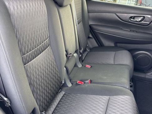 Used 2019 Nissan Rogue SV image 25