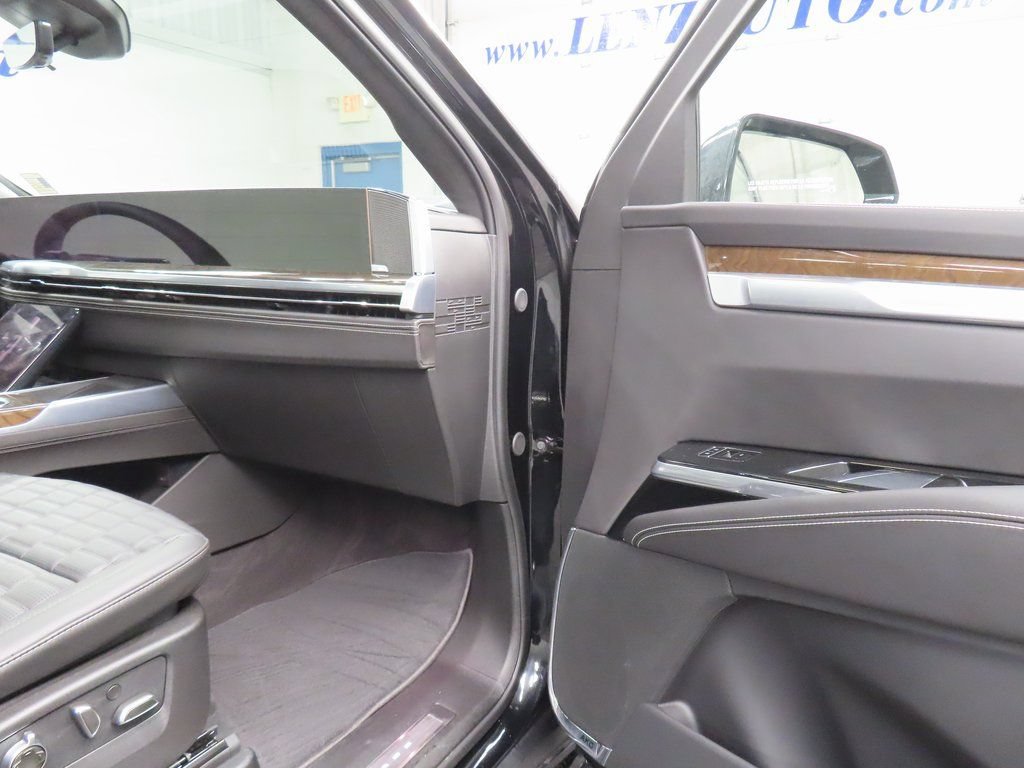 Used 2026 Cadillac Escalade Platinum Sport w/ LPO, Floor Liner Package AWD/4WD image 31