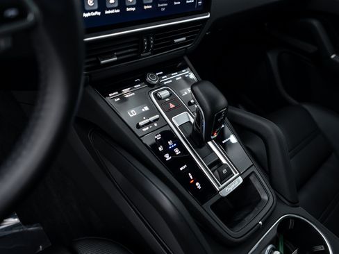 Certified 2023 Porsche Cayenne S AWD/4WD image 15