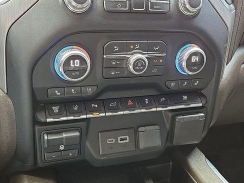 Used 2022 GMC Sierra 3500 Denali AWD/4WD image 30