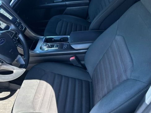 Used 2018 Ford Fusion SE image 9