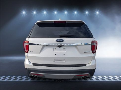 Used 2016 Ford Explorer XLT w/ Equipment Group 202A image 4