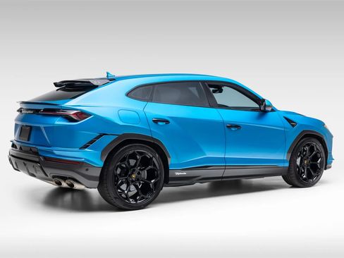 Used 2023 Lamborghini Urus Performante AWD/4WD image 2