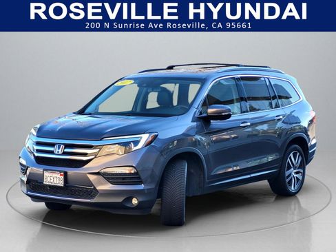 Used 2017 Honda Pilot Touring image 1