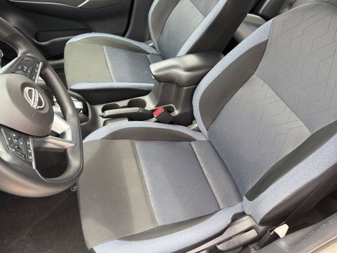 Used 2025 Nissan Versa SV FWD image 36