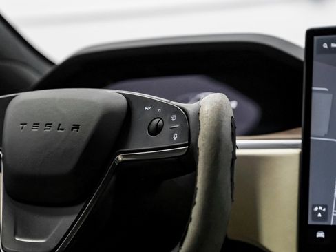 Used 2023 Tesla Model S Standard Range image 20