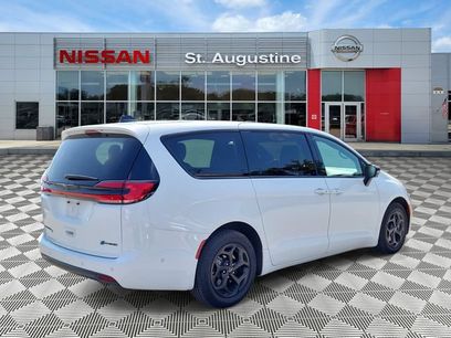 Used 2024 Chrysler Pacifica Limited