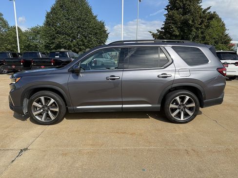 Used 2024 Honda Pilot Elite image 3