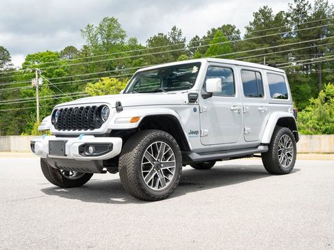 Used 2024 Jeep Wrangler High Altitude AWD/4WD image 3