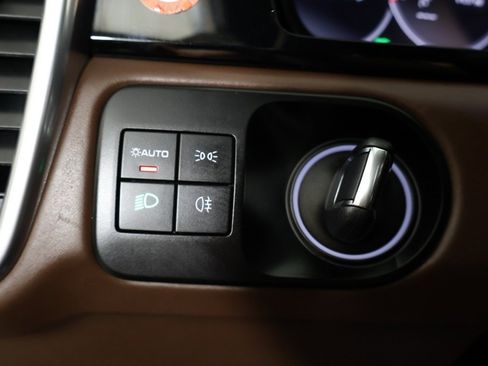 Used 2023 Porsche Cayenne Platinum Edition image 43