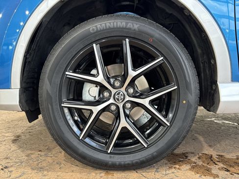 Used 2016 Toyota RAV4 SE image 10