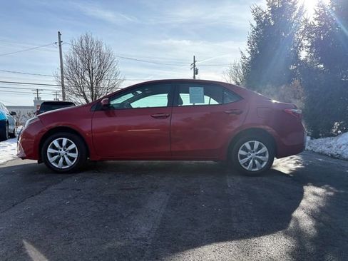 Used 2015 Toyota Corolla LE image 2