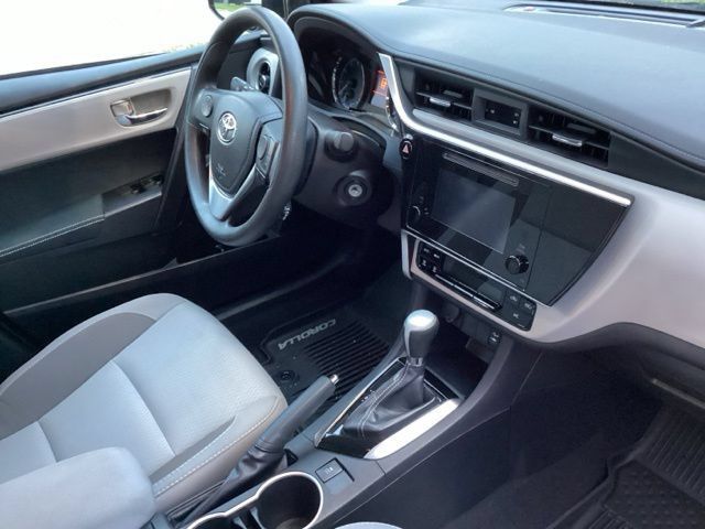 Used 2018 Toyota Corolla LE FWD image 17