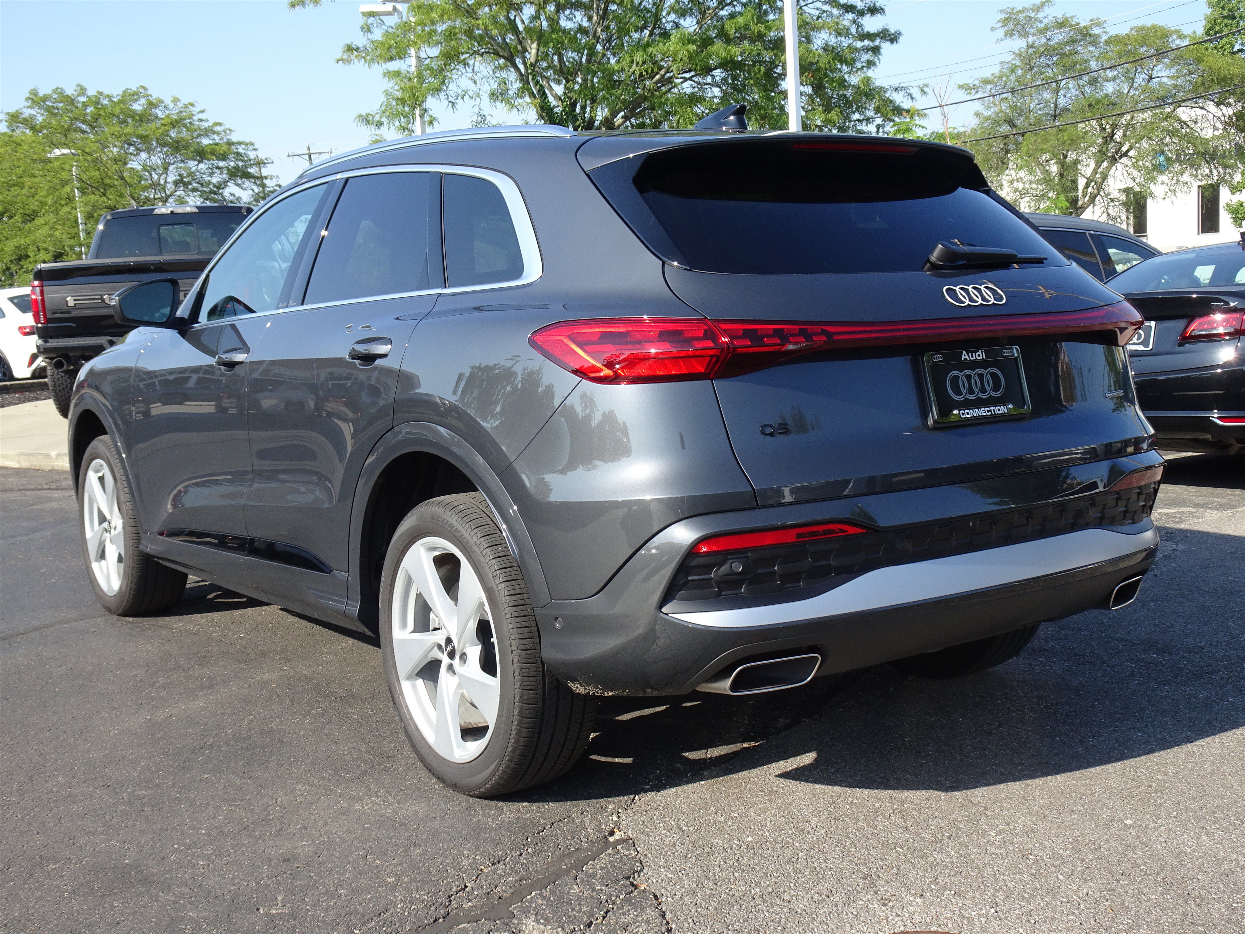 Certified 2025 Audi Q5 Premium Plus w/ Premium Plus AWD/4WD image 3