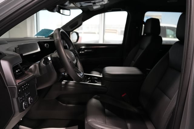 Used 2025 Chevrolet Suburban Z71 AWD/4WD image 15