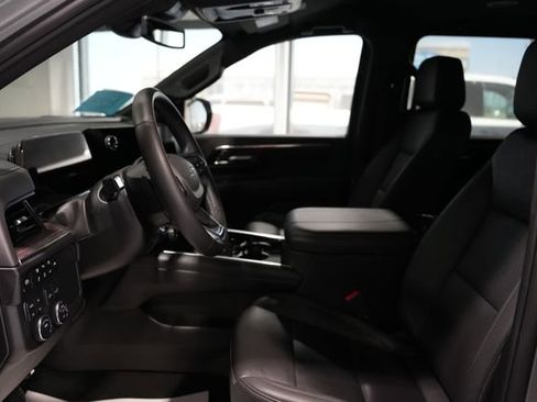 Used 2025 Chevrolet Suburban Z71 AWD/4WD image 15