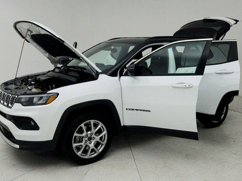 Used 2025 Jeep Compass Limited image 11