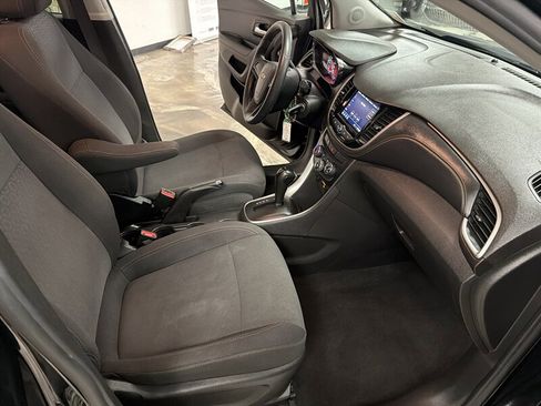 Used 2020 Chevrolet Trax LS FWD image 26