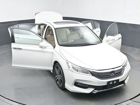 Used 2017 Honda Accord Touring image 47