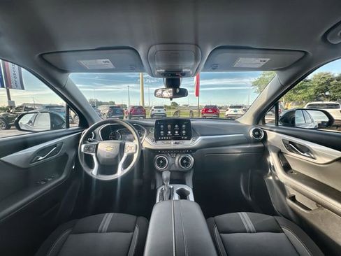 Used 2025 Chevrolet Blazer LT AWD/4WD image 19