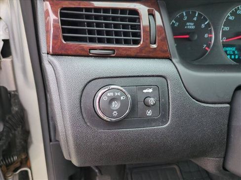 Used 2011 Chevrolet Impala LT FWD image 13