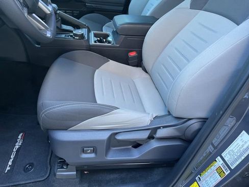 Used 2025 Toyota Tacoma TRD Sport image 30