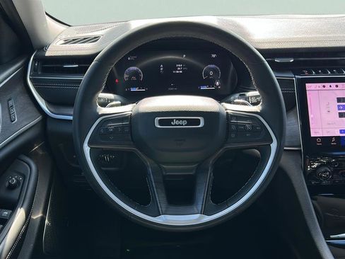 Used 2022 Jeep Grand Cherokee Limited image 18