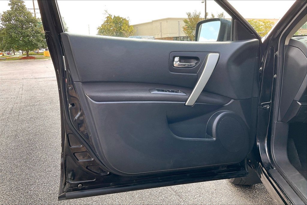 Used 2013 Nissan Rogue SV w/ Premium Pkg AWD/4WD image 28