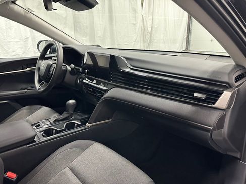 Used 2025 Toyota Camry LE image 61