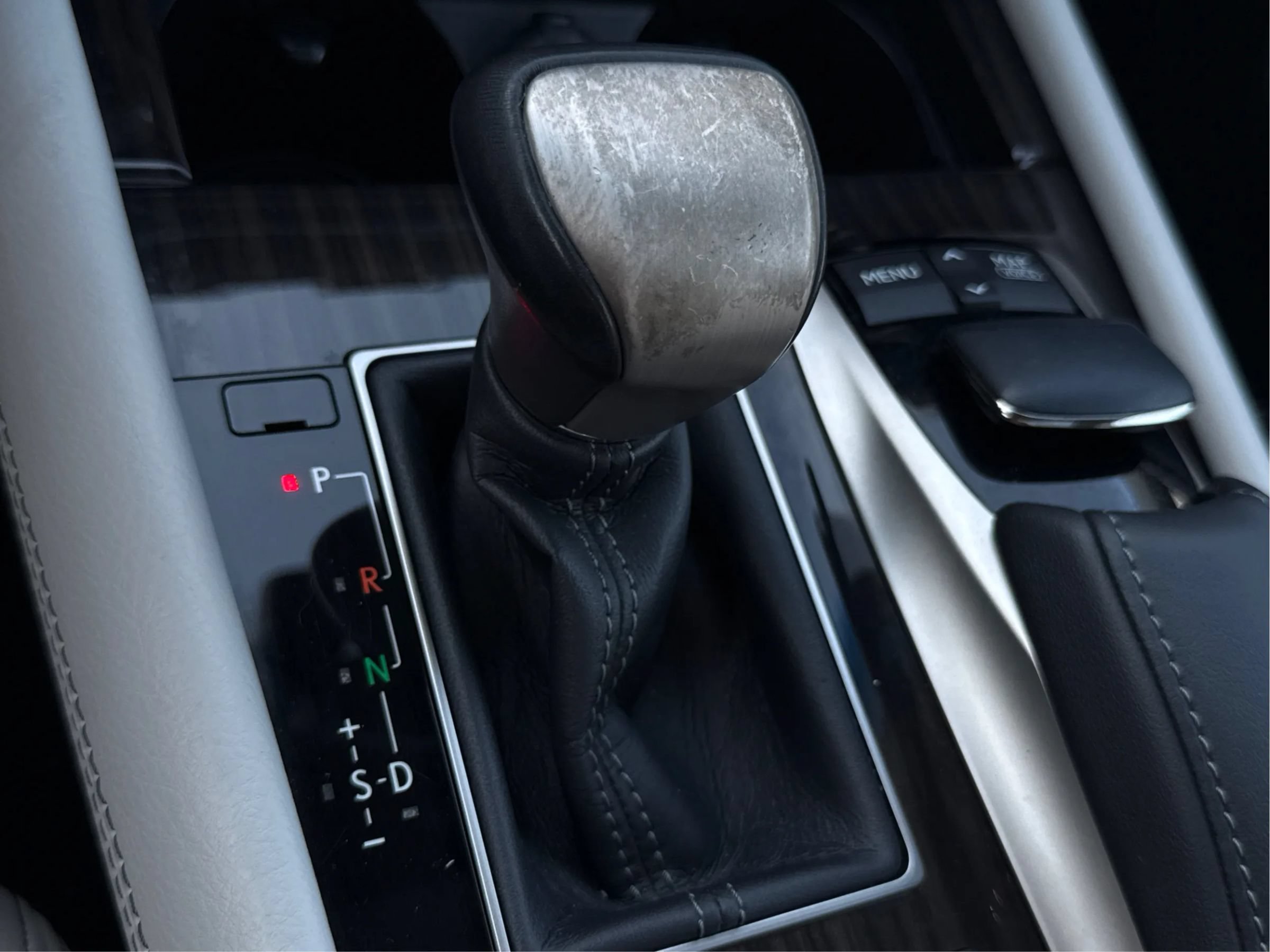 Used 2014 Lexus LS 460 w/ Comfort Package RWD image 32