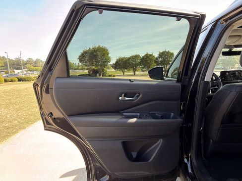 Used 2025 Nissan Pathfinder SL w/ SL Premium Package image 23