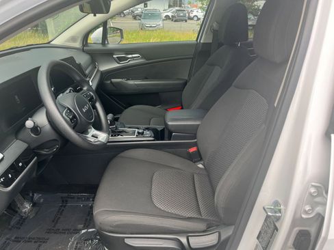 Used 2025 Kia Sportage LX FWD image 25