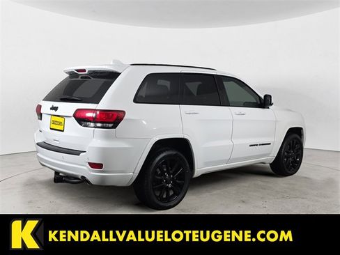 Used 2019 Jeep Grand Cherokee Altitude image 5