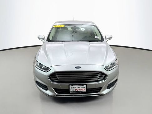 Used 2016 Ford Fusion SE FWD image 2