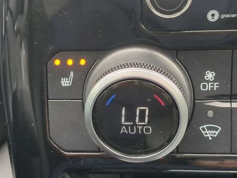 Used 2021 Toyota Highlander XLE FWD image 28