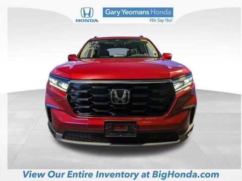 Used 2025 Honda Pilot Touring image 11