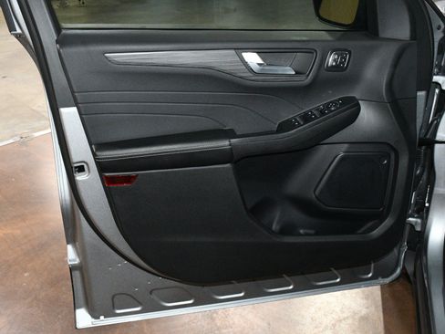 Used 2024 Ford Escape Platinum AWD/4WD image 43