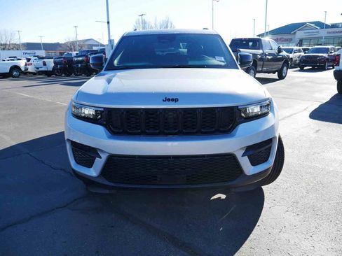 New 2025 Jeep Grand Cherokee Altitude image 2