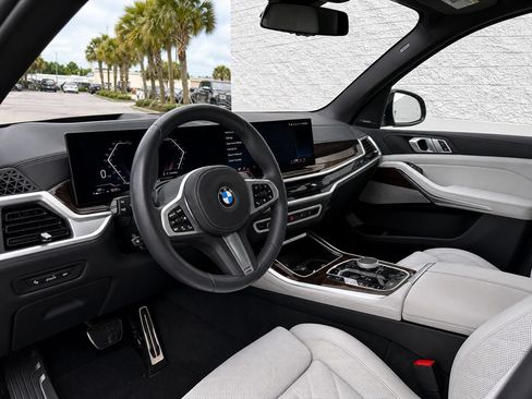 Used 2025 BMW X5 xDrive40i w/ M Sport Package AWD/4WD image 2