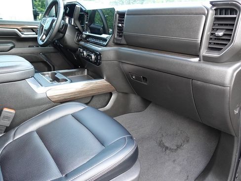 Used 2024 Chevrolet Silverado 2500 LT w/ Midnight Edition AWD/4WD image 39