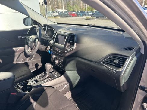 Used 2019 Jeep Cherokee Latitude w/ Popular Appearance Group image 32