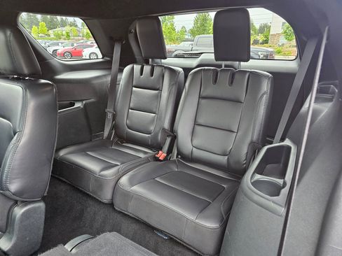 Used 2019 Ford Explorer XLT w/ Equipment Group 202A AWD/4WD image 34