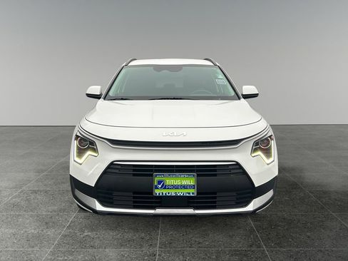 Used 2023 Kia Niro EX image 2